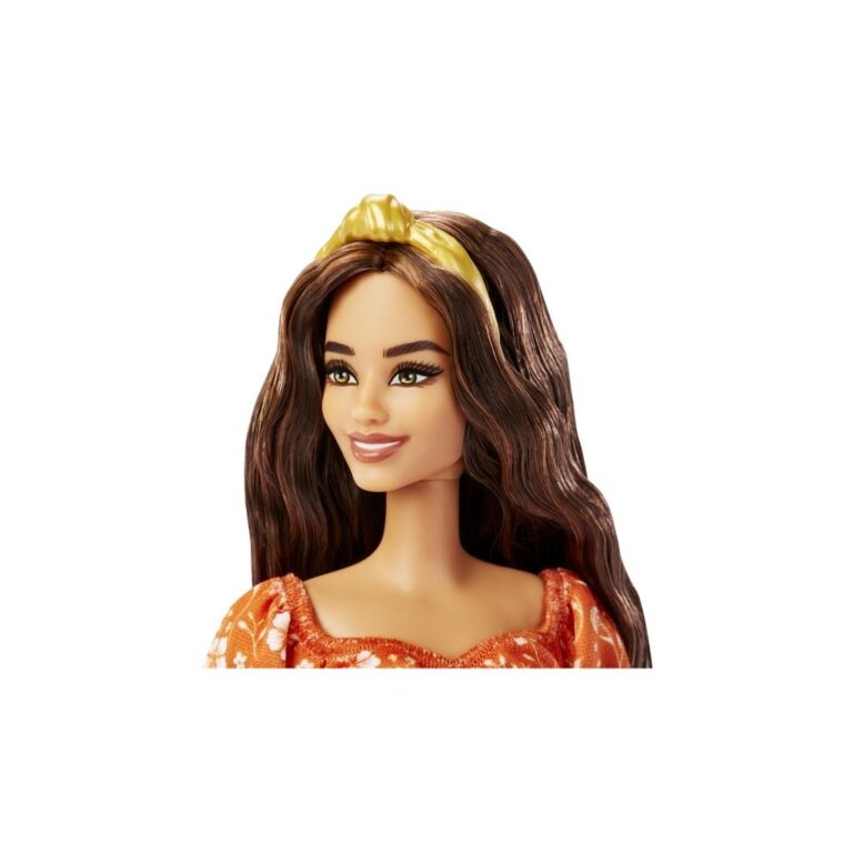Kukulla Barbie fashion thumbnail 4