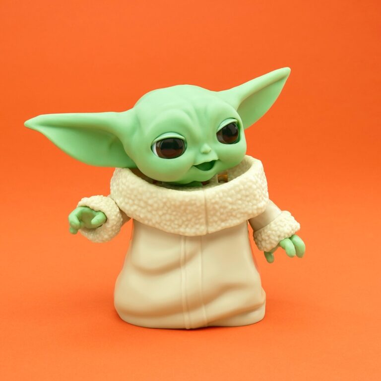 Figurinë Baby Yoda që ndryshon humorin
